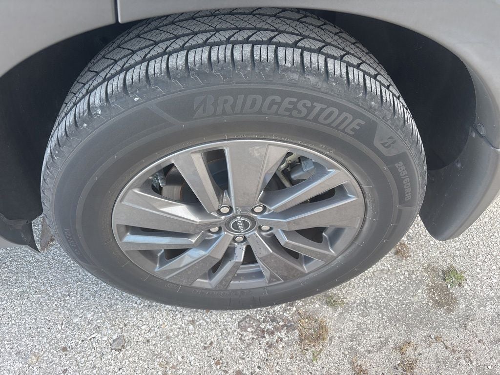 2022 Nissan Pathfinder SV