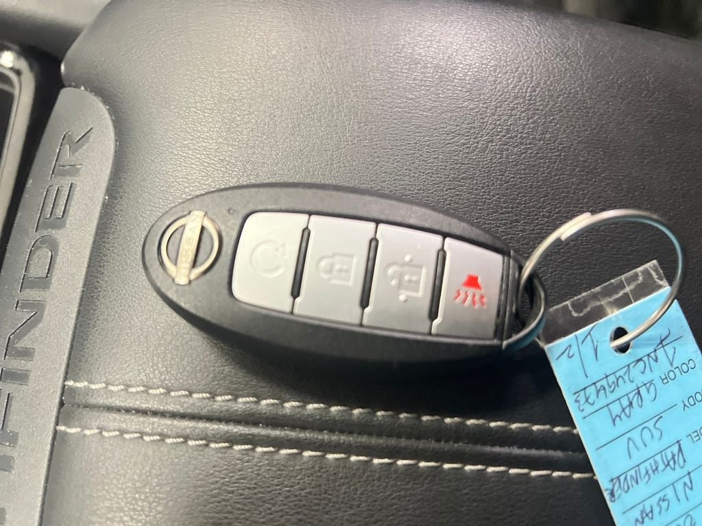 2022 Nissan Pathfinder SV