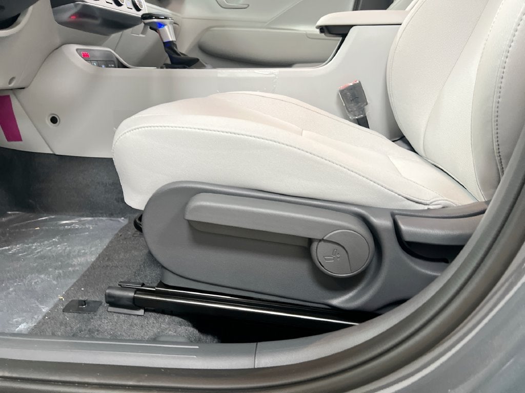 2027 Hyundai KONA SE