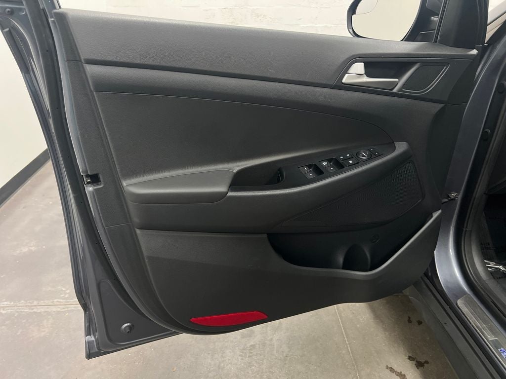 2021 Hyundai TUCSON SE
