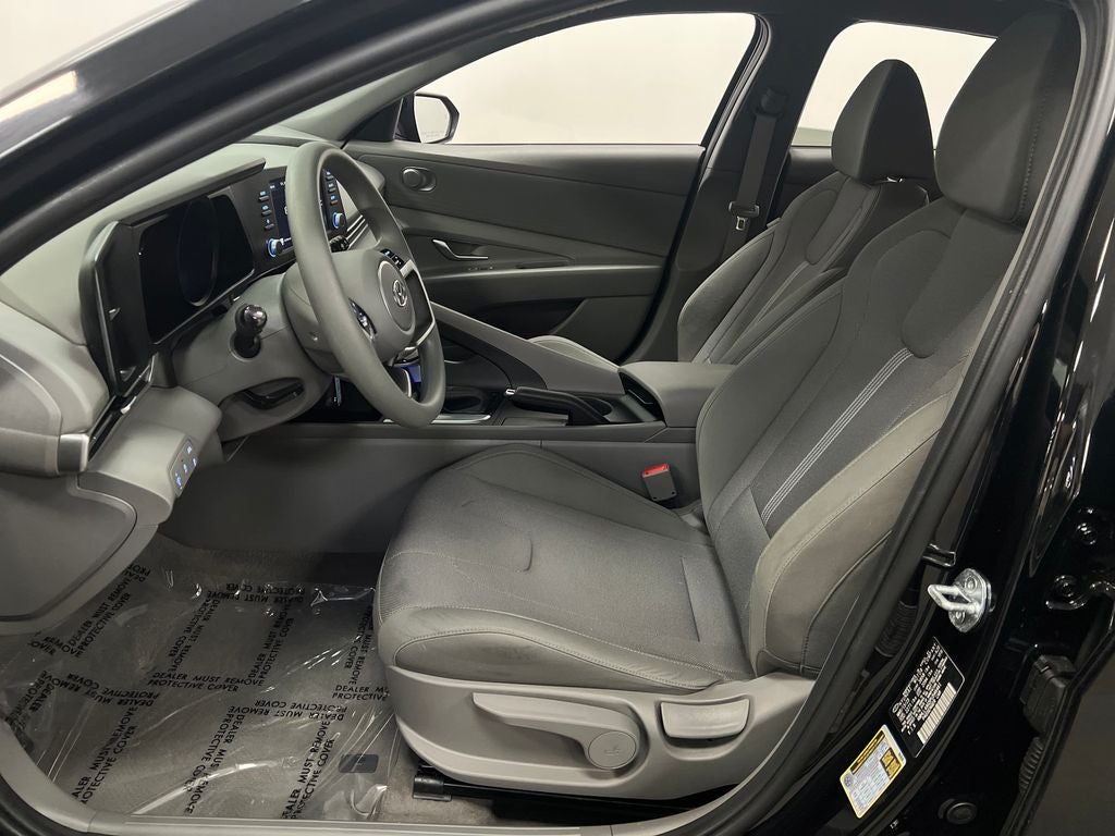 2023 Hyundai ELANTRA SE
