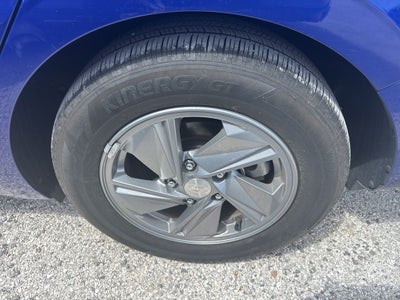 2024 Hyundai ELANTRA SE