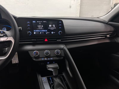 2026 Hyundai ELANTRA SE