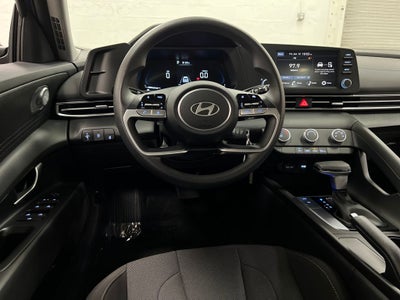 2025 Hyundai ELANTRA SE