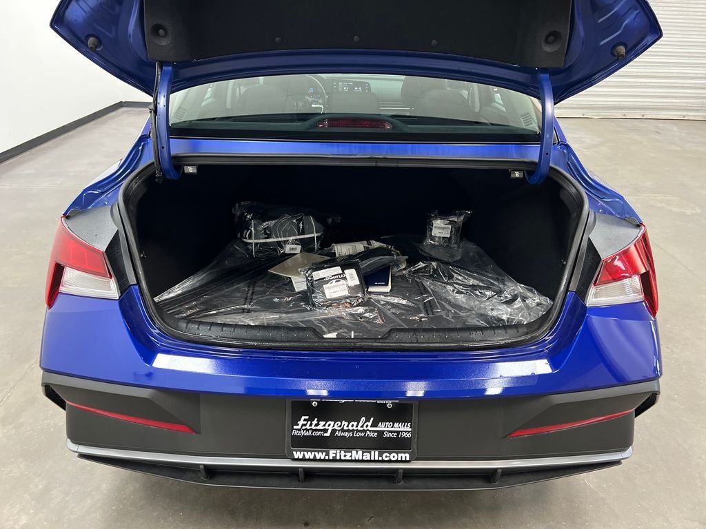2025 Hyundai ELANTRA SE