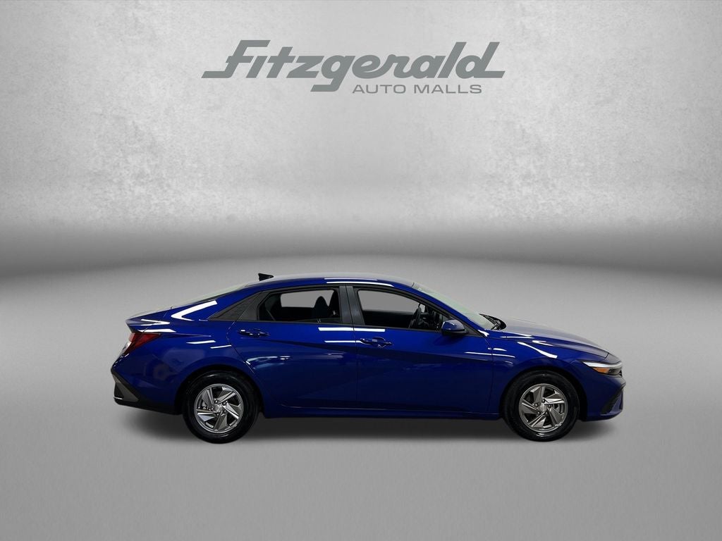 2025 Hyundai ELANTRA SE