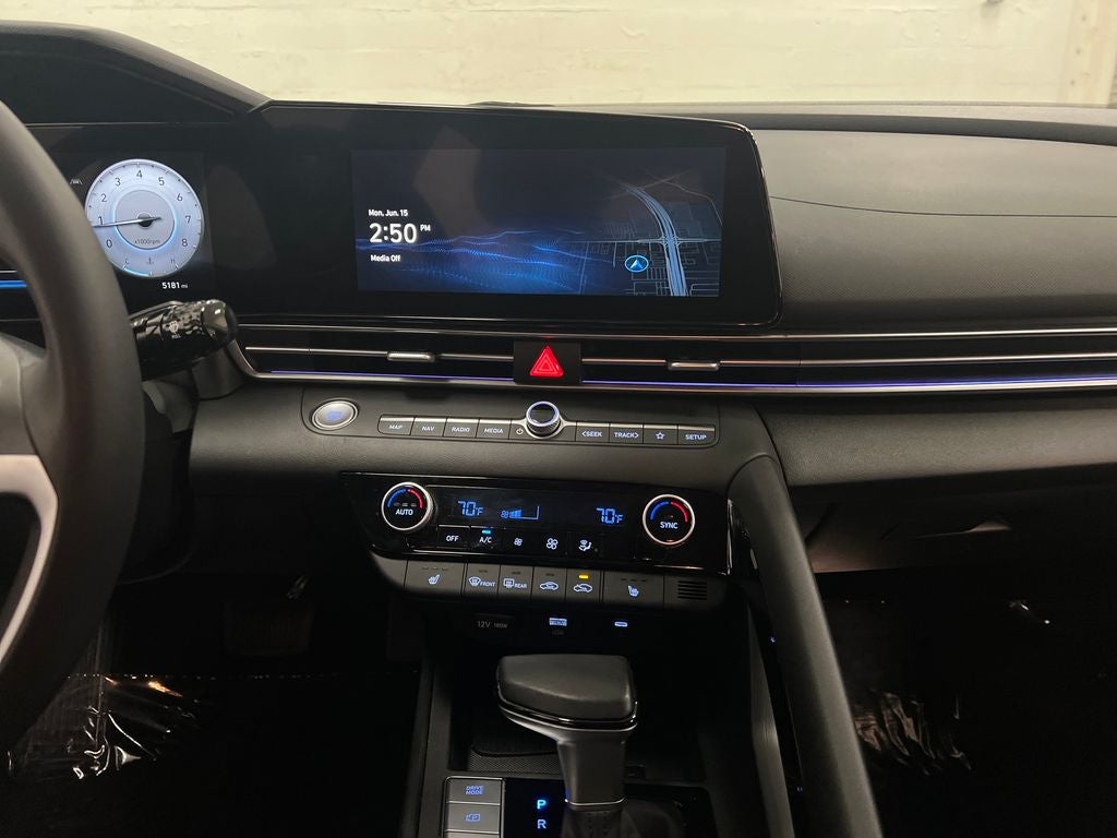 2025 Hyundai ELANTRA SEL Convenience