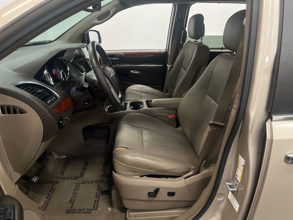 2014 Chrysler Town & Country Touring-L