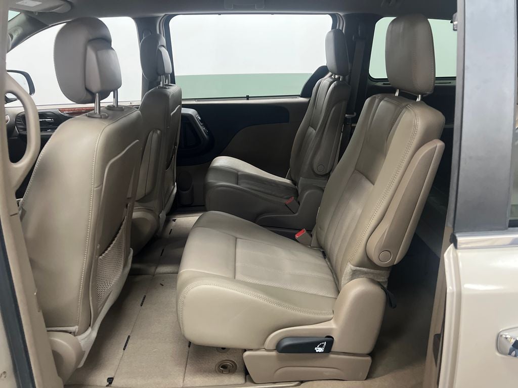 2014 Chrysler Town & Country Touring-L