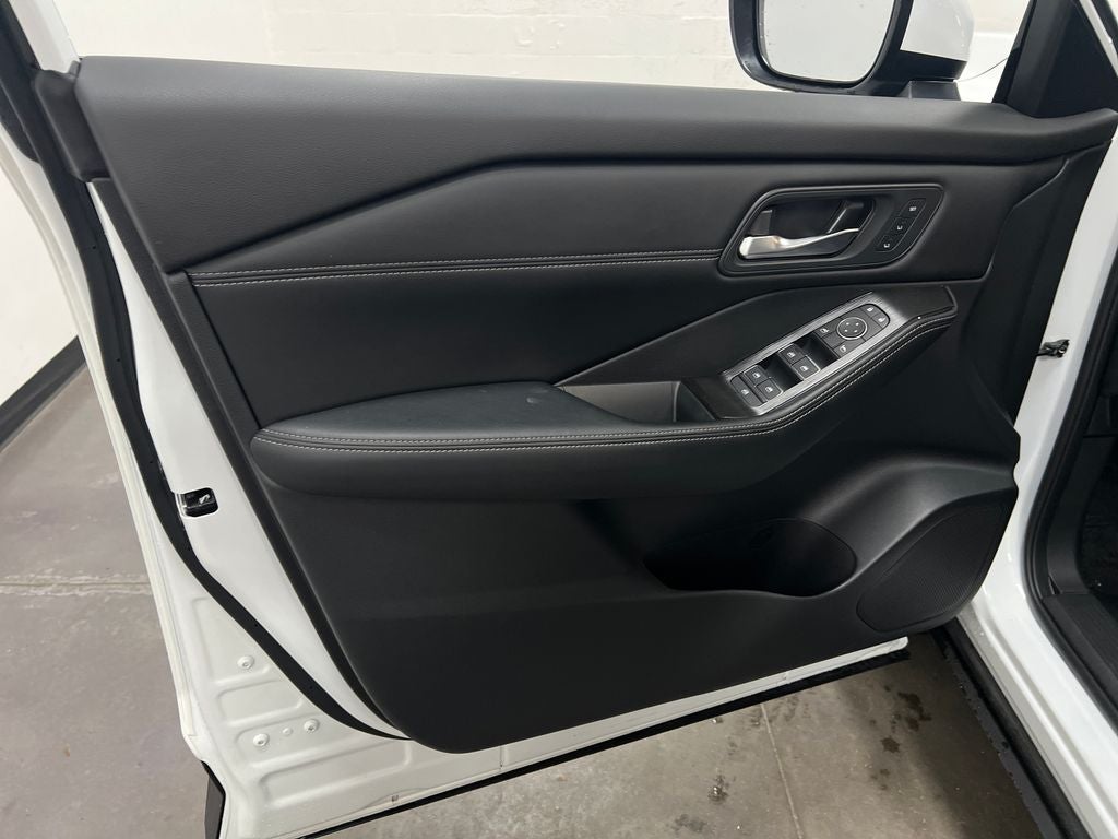 2025 Nissan Rogue SL FWD