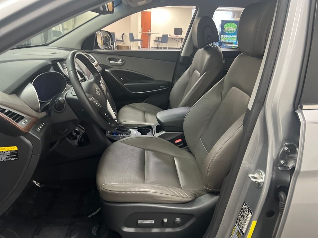 2017 Hyundai SANTA FE SE