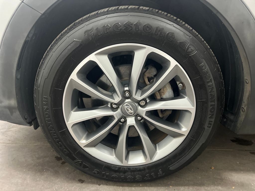 2017 Hyundai SANTA FE SE