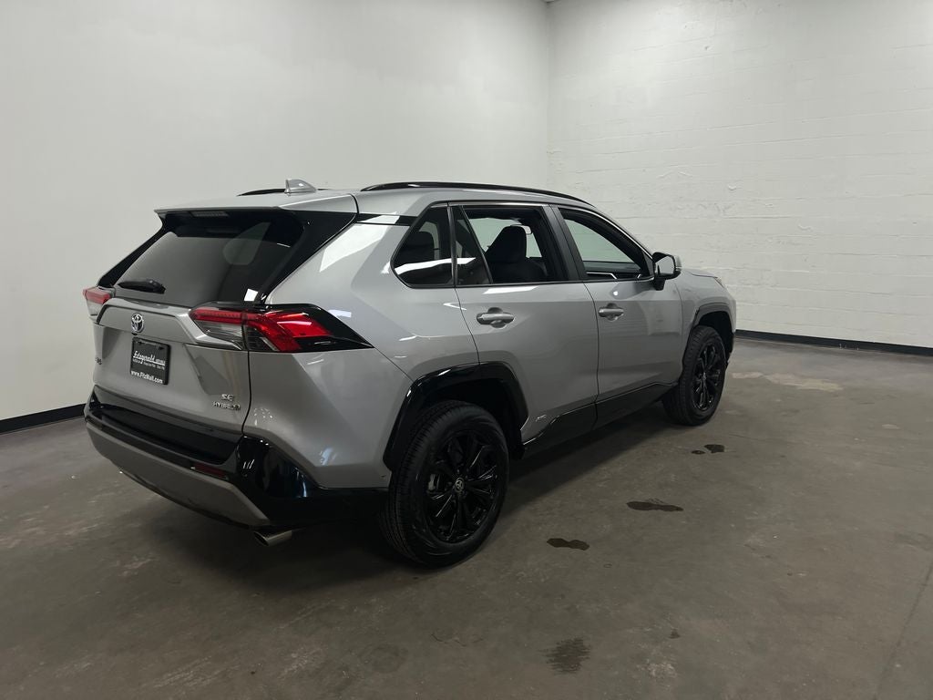 2022 Toyota RAV4 Hybrid SE