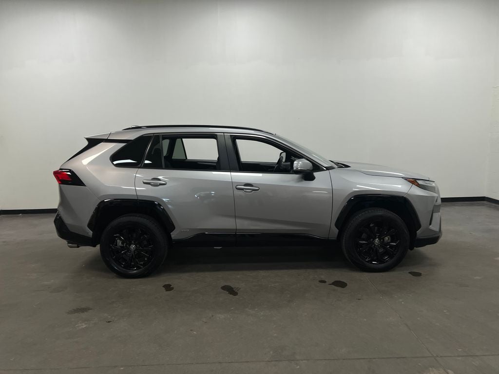 2022 Toyota RAV4 Hybrid SE